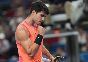 Alcaraz vence Holer Rune no Six Kings Slam