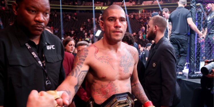 Alex Poatan vence Rountree Jr e mantém cinturão do UFC