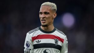Antony deve deixar o Manchester United