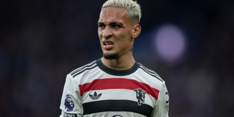 Antony deve deixar o Manchester United