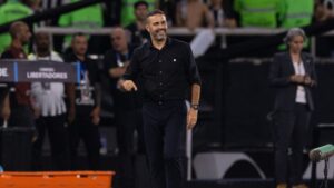 Artur Jorge exalta Botafogo após goleada