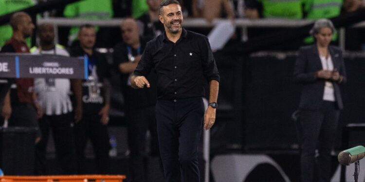 Artur Jorge exalta Botafogo após goleada