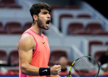 Carlos Alcaraz vence o ATP da China em final com Jannik Sinner