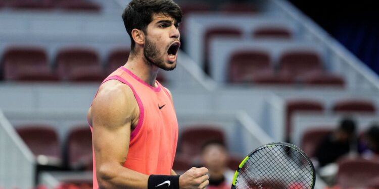 Carlos Alcaraz vence o ATP da China em final com Jannik Sinner
