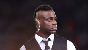 Balotelli participa de transmissão de televisão