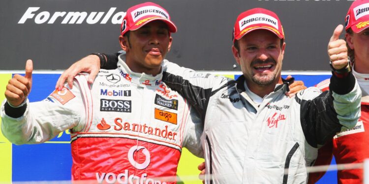Lewis Hamilton e Rubens Barrichello juntos, no GP da Europa, em 2009
