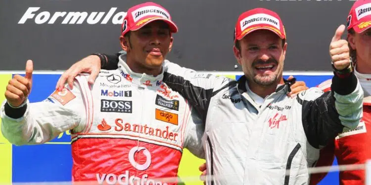 Lewis Hamilton e Rubens Barrichello juntos, no GP da Europa, em 2009