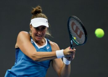 Bia Haddad sente lesão e abandona jogo