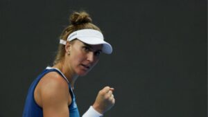 Bia Haddad comemora vitória no WTA de Ningbo, na China