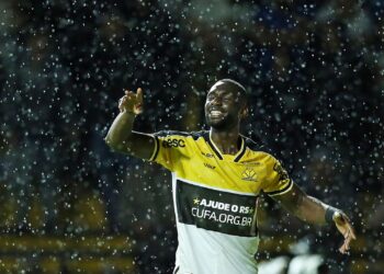 Bolasie em ação em Criciúma x Bahia