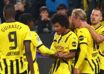 Jogadores do Borussia comemorando gol contra o Celtic