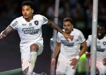 Botafogo vence Bragantino no Brasileirão