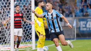 Braithwaite comemorando gol pelo Grêmio, contra o Flamengo