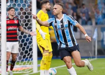 Braithwaite comemorando gol pelo Grêmio, contra o Flamengo