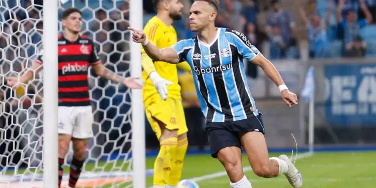Braithwaite comemorando gol pelo Grêmio, contra o Flamengo