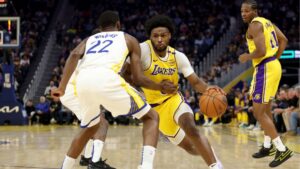 Bronny James tem boa atuação contra os Warriors