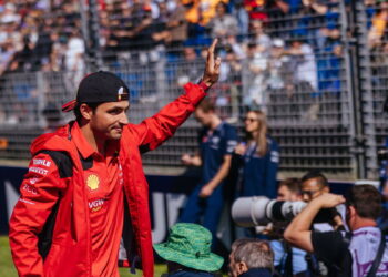 Carlos Sainz fala sobre corridas finais na Ferrari e suas vontades