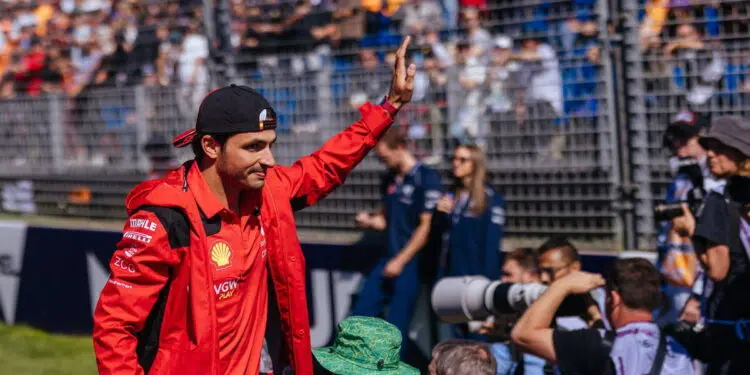 Carlos Sainz fala sobre corridas finais na Ferrari e suas vontades