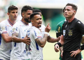 CBF afasta árbitros após rodada polêmica
