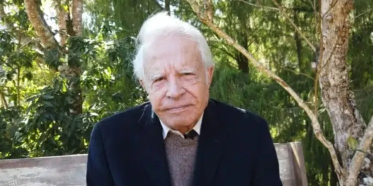 Cid Moreira apresentou jornal de shorts