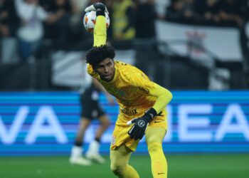 Corinthians se confunde com data de compra de Hugo Souza