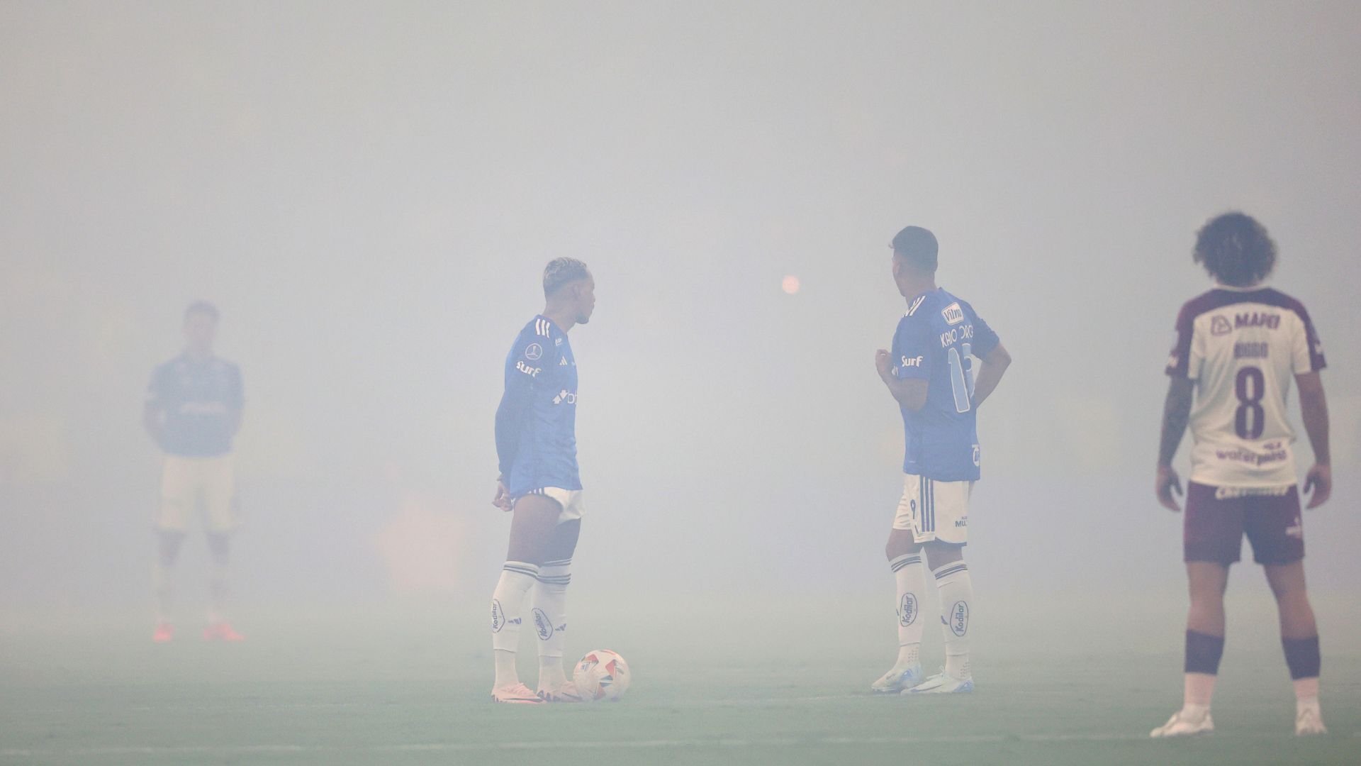 Visibilidade do Mineirão com fumaça dos sinalizadores 