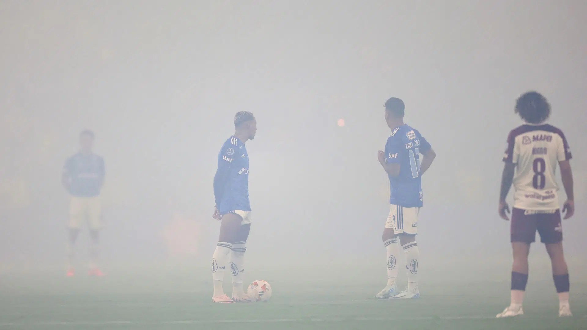 Visibilidade do Mineirão com fumaça dos sinalizadores