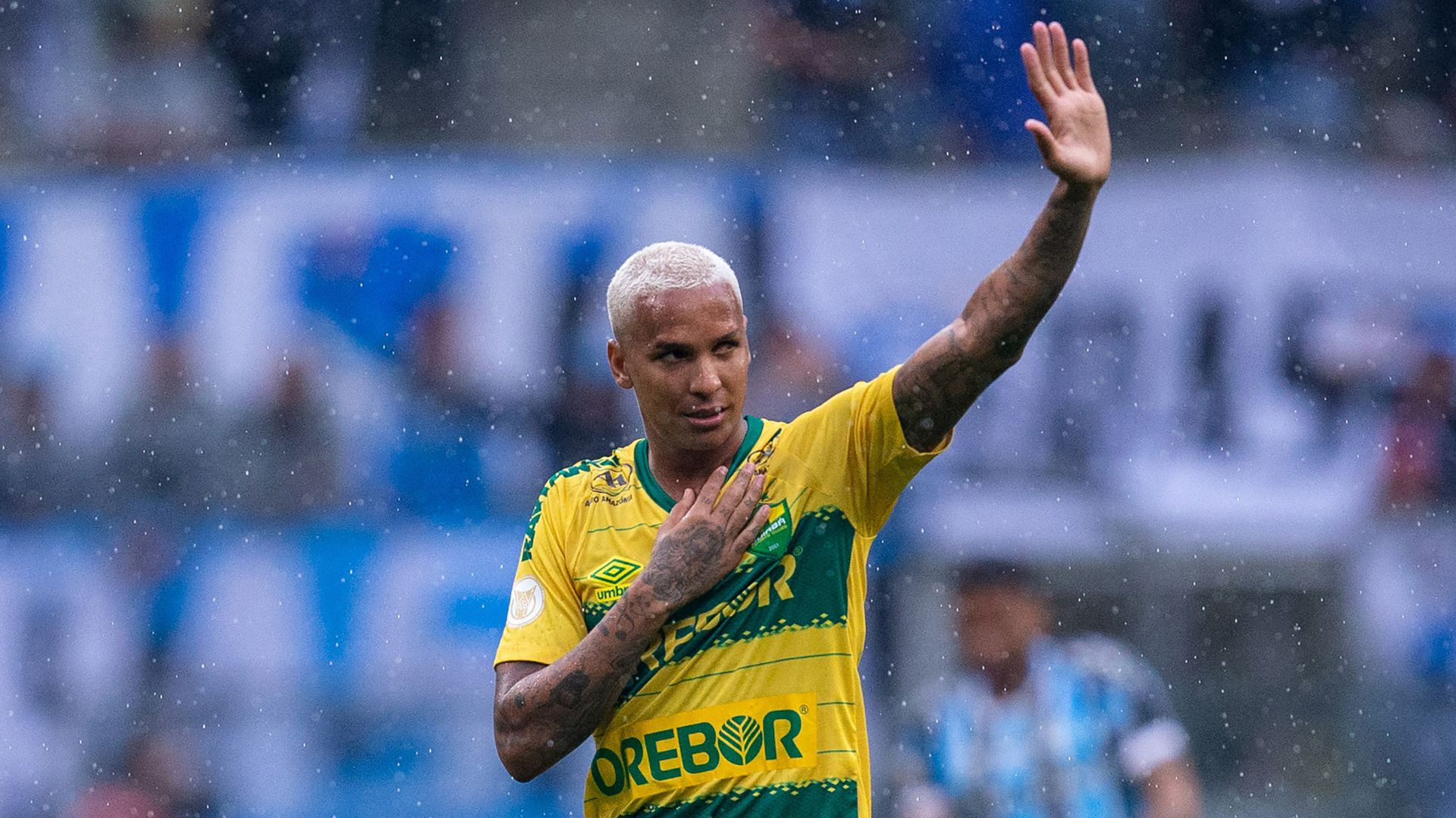 Deyverson em ação pelo Cuiabá, no Brasileirão de 2024 