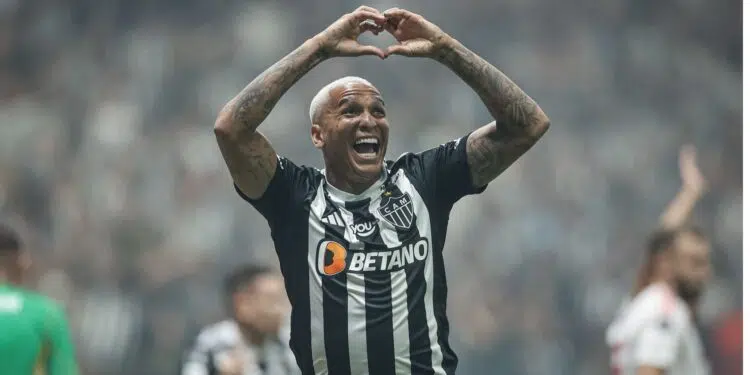 Deyverson sai ovacionado após vitória do Atlético-MG