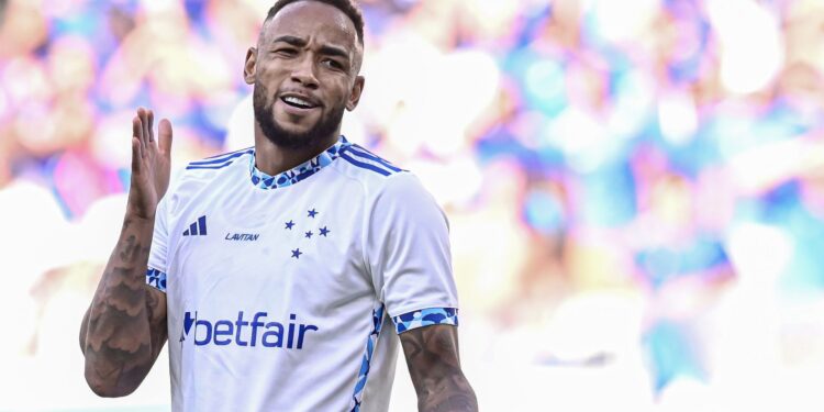 Dirigente do Cruzeiro anuncia multa a jogador