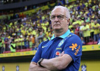 Dorival Jr avalia cobranças por melhora da Seleção Brasileira