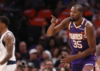 Kevin Durant provoca Doncic em vitória dos Suns