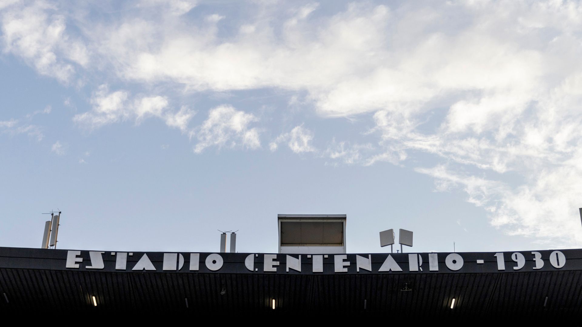 Faixada do Estádio Centenário, em Montevidéu, capital do Uruguai