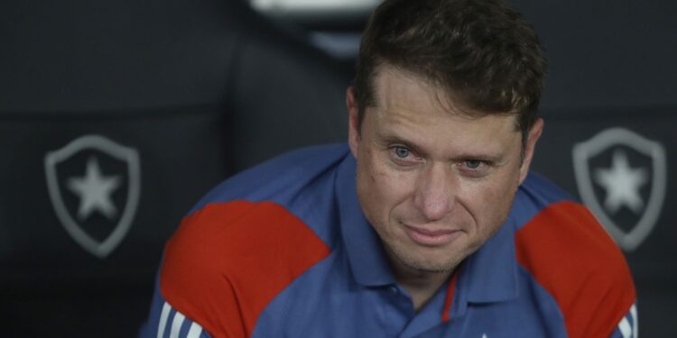 Fernando Seabra fica próximo de ex-clube