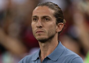 Filipe Luís no comando do Flamengo, na partida contra o Fluminense