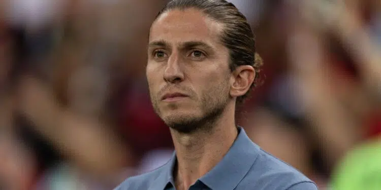 Filipe Luís no comando do Flamengo, na partida contra o Fluminense