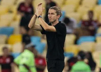 Filipe Luís, técnico do Flamengo, fala sobre primeira partida no comando do profissional