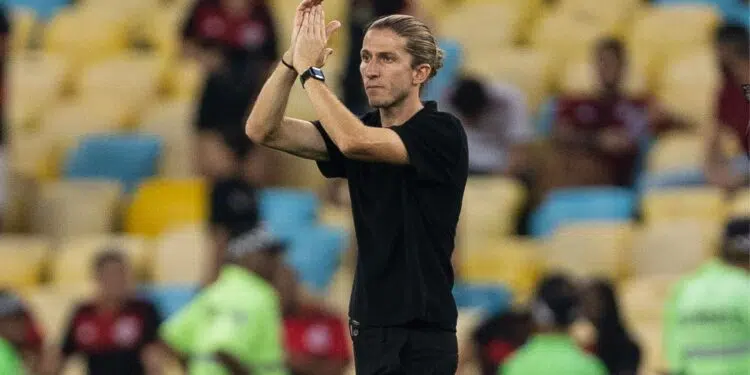 Filipe Luís, técnico do Flamengo, fala sobre primeira partida no comando do profissional