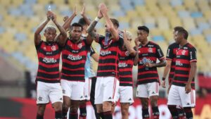 Flamengo aplaudindo torcedores após jogo