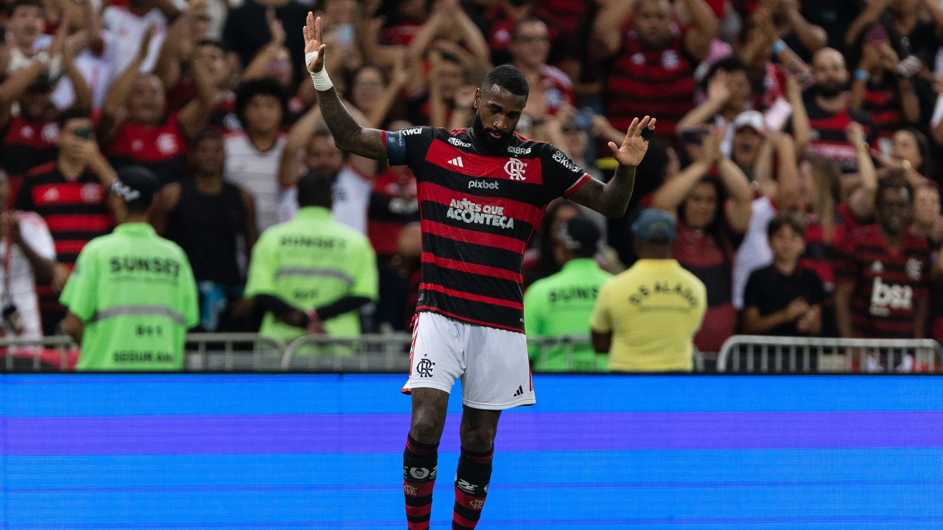 ERRO DA ARBITRAGEM? Ex-árbitros dão veredito sobre pênalti polêmico em jogo entre Flamengo e Juventude