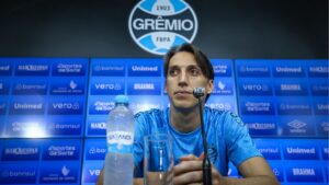 Geromel anuncia que vai se aposentar do futebol