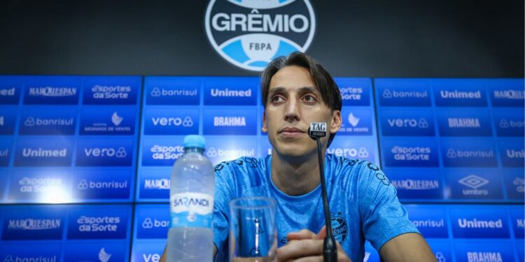 Geromel anuncia que vai se aposentar do futebol