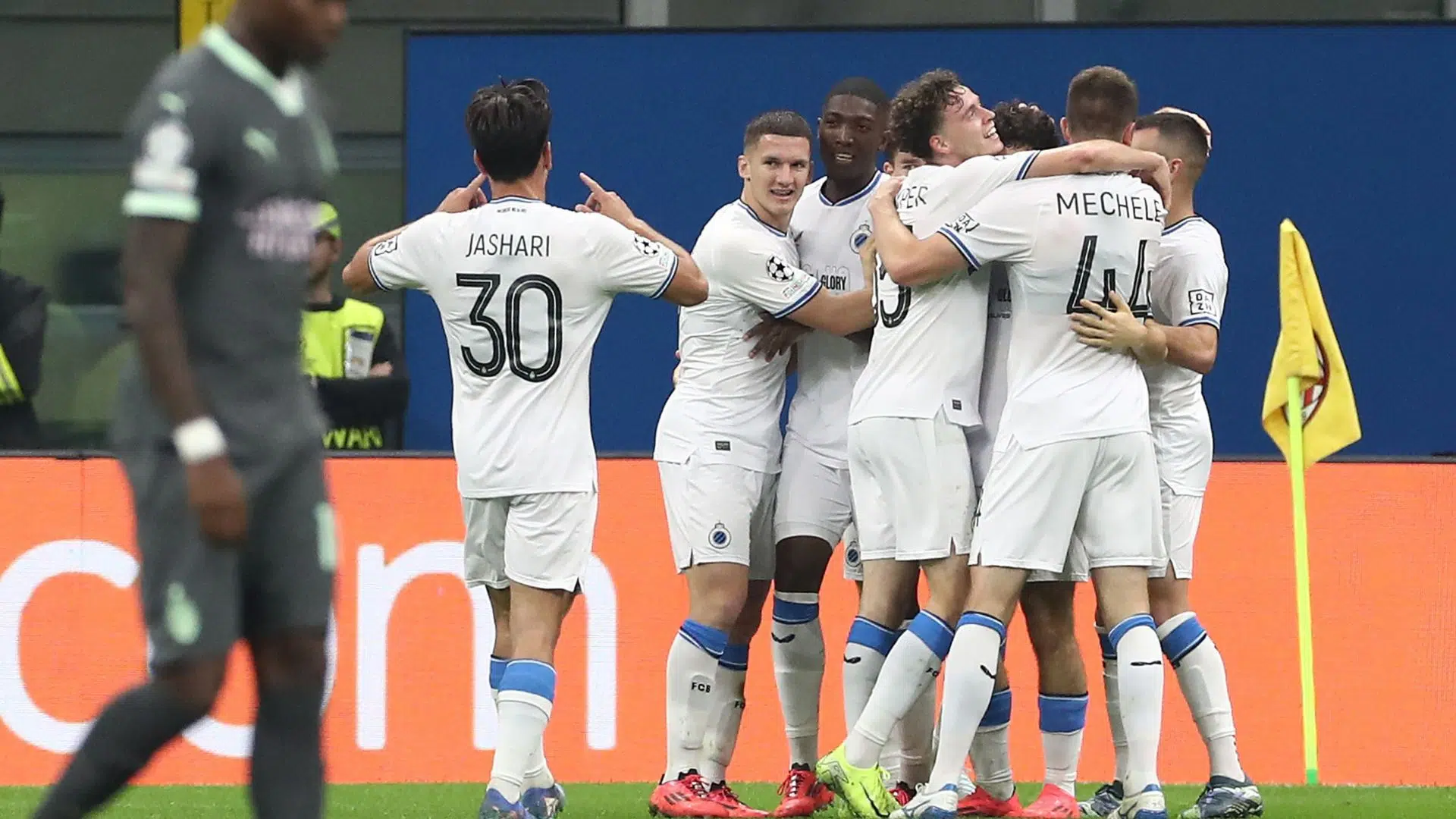 Comemoração dos jogadores do Brugge ao gol de Sabbe 