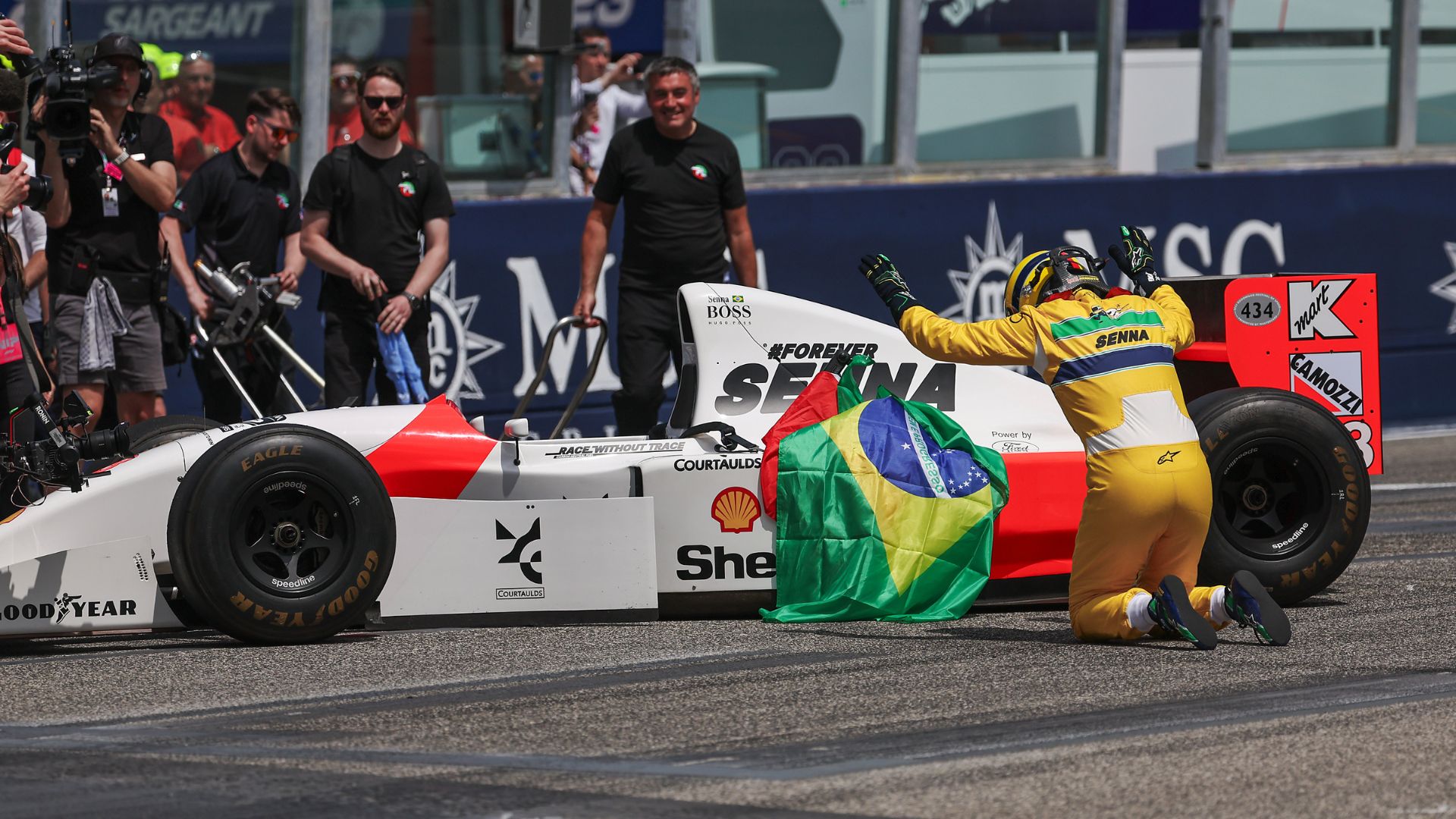 Sebastian Vettel após pilotar McLaren em homenagem a Ayrton Senna, no GP da Emiglia Romana 