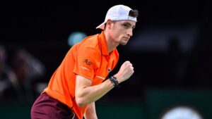Humbert comemorando ponto contra Carlos Alcaraz, no ATP de Paris