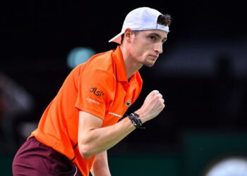 Humbert comemorando ponto contra Carlos Alcaraz, no ATP de Paris