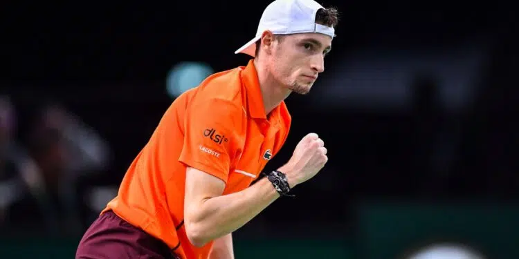 Humbert comemorando ponto contra Carlos Alcaraz, no ATP de Paris