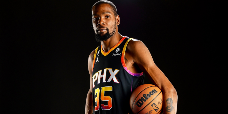 Kevin Durant vai renovar por mais uma temporada com o Suns?