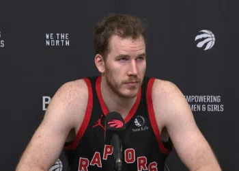 Toronto Raptors não vai jogar os playoffs, segundo pivô da equipe