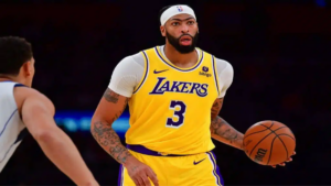 Anthony Davis quer trocar de posição e Lakers precisa de pivôs